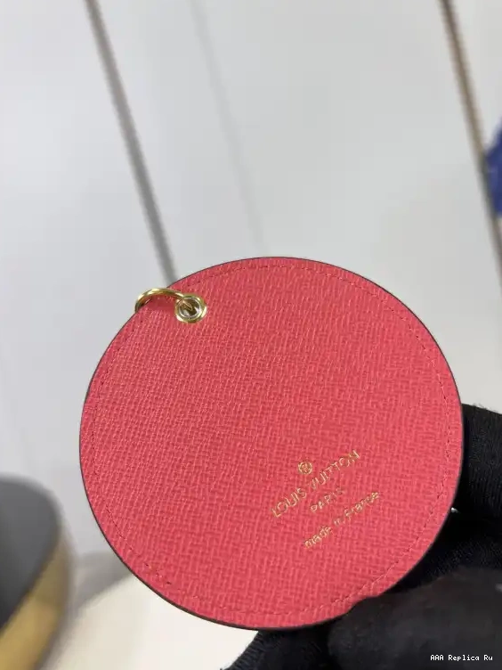 AAA Pruses Bags LOUIS Holder Skate And Key Ice VUITTON Bag Charm Illustre 0626